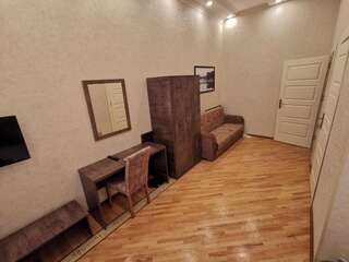 Отель Soprano Hotel Баку Трехместный номер «Комфорт» с душем-2